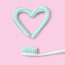 Icon Mund- & Zahnpflege – Herz aus Zahnbürste und Zahnseide, steht für Dentalpflegeprodukte.